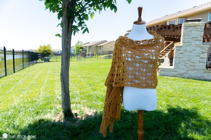 Let it Bee Wrap crochet pattern