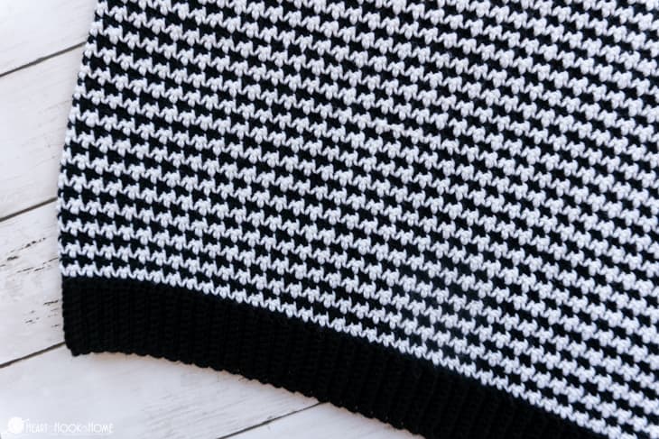 Black and white sample of the Houndstooth Vest crochet pattern.