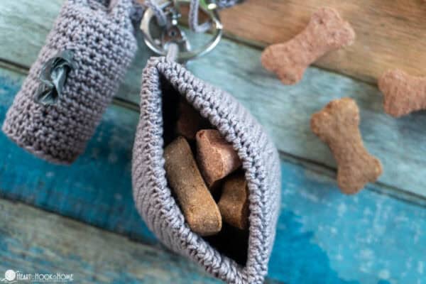 dog treat bag crochet with dog treats
