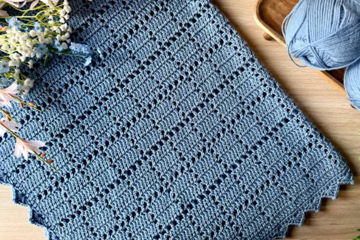 easy crochet blanket pattern in 9 sizes