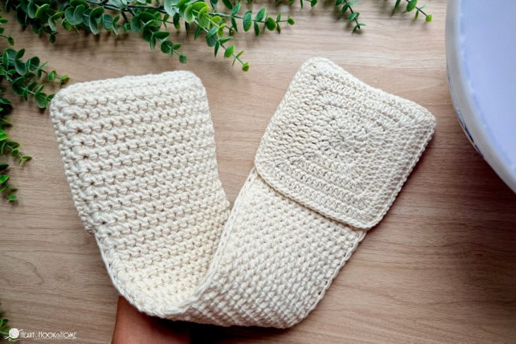 Crocheted hand saver for the microwave 