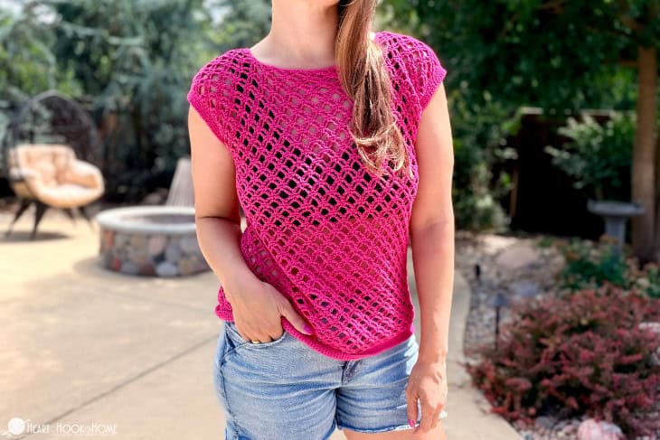 bright pink open weave crochet tee shirt pattern