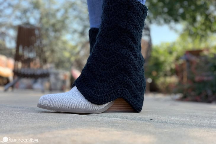 Chevron Chic Boot Cuffs Free Crochet Pattern - Heart Hook Home
